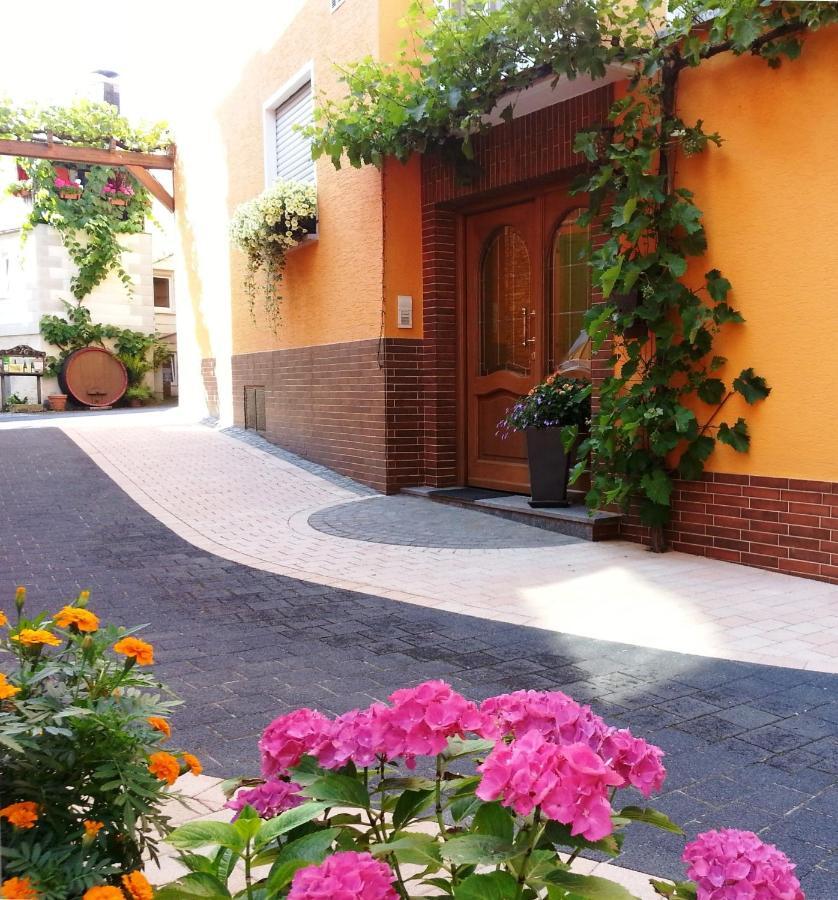 Weinstube Pension Moselbluemchen Zeltingen-Rachtig Exteriér fotografie